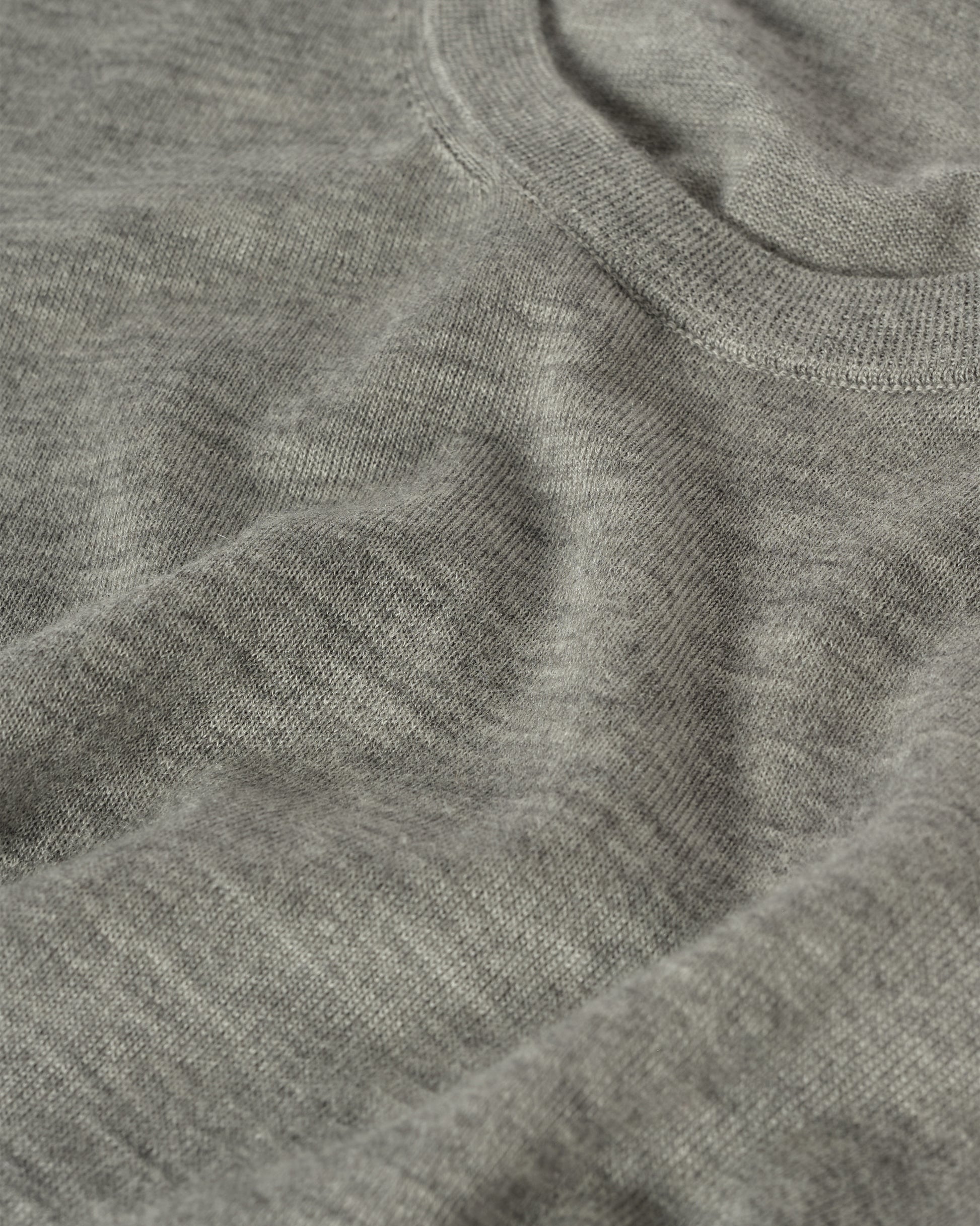 JOHNSTONS OF ELGIN MENS FIN SUPERFINE CREW GREY 100% SUPERFINE CASHMERE KAI05717HA4253