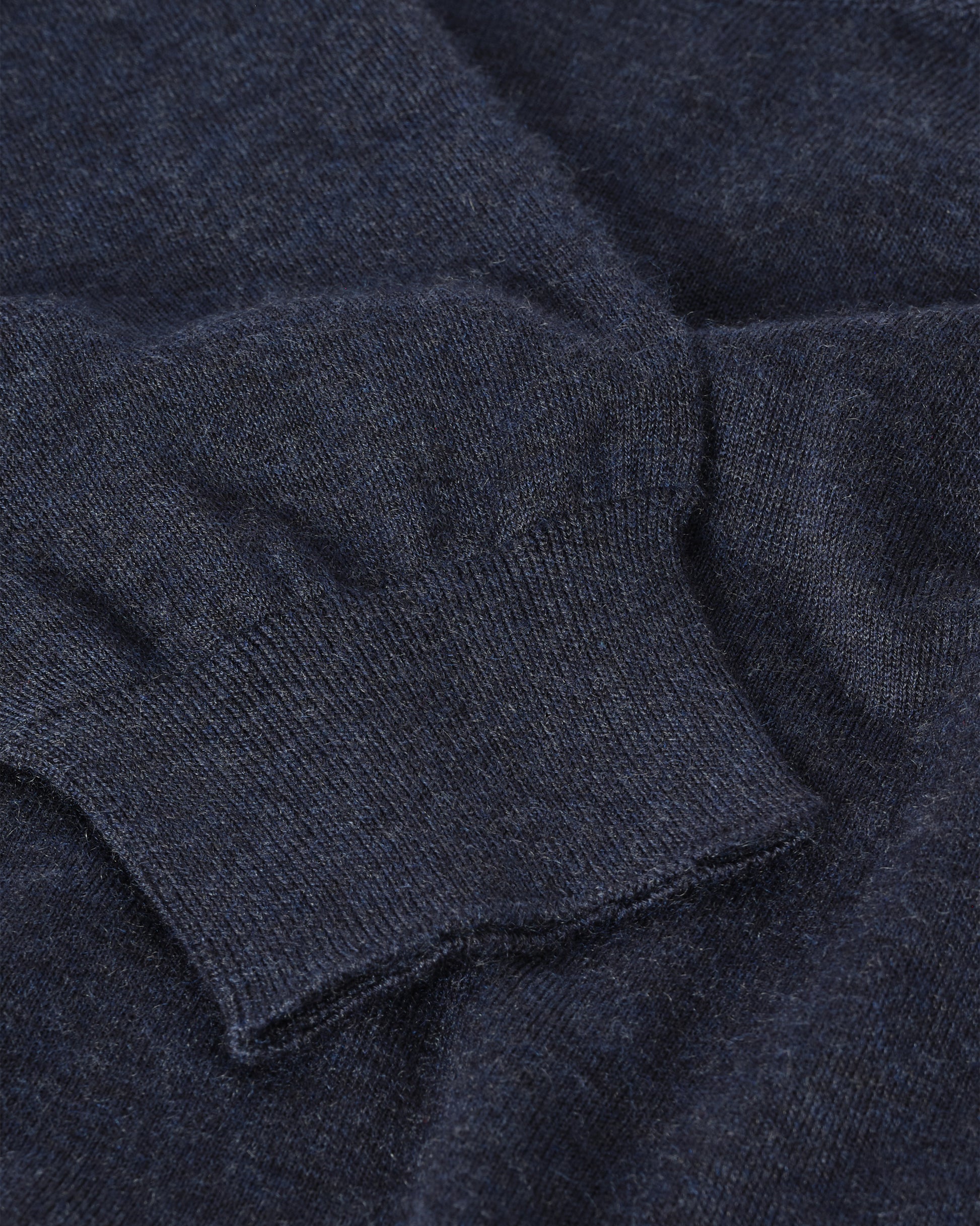 JOHNSTONS OF ELGIN MENS FIN SUPERFINE CREW NAVY 100% SUPERFINE CASHMERE KAI05717HD7350