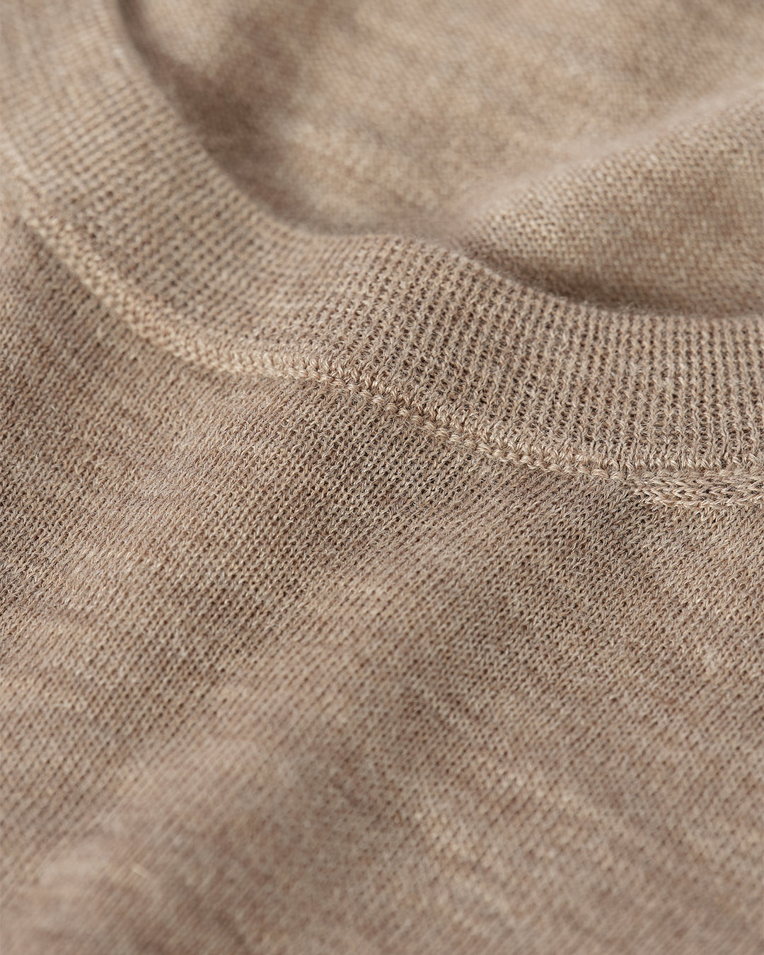 JOHNSTONS OF ELGIN MENS FIN SUPERFINE CREW LIGHT BROWN 100% SUPERFINE CASHMERE   KAI05717HB0273