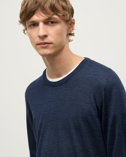 MODEL WEARING JOHNSTONS OF ELGIN MENS FIN SUPERFINE CREW NAVY 100% SUPERFINE CASHMERE OVER A WHITE T-SHIRT  KAI05717HD7350