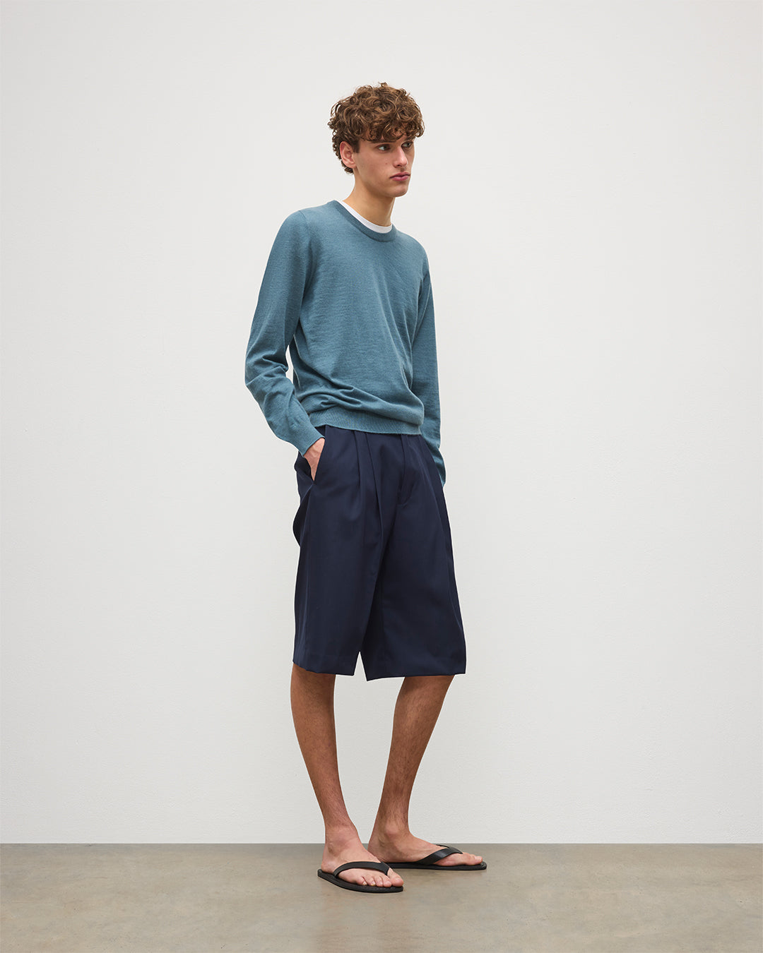 JOHNSTONS OF ELGIN MENS FIN SUPERFINE CREW GREEN 100% SUPERFINE CASHMERE KAI05717SD5242