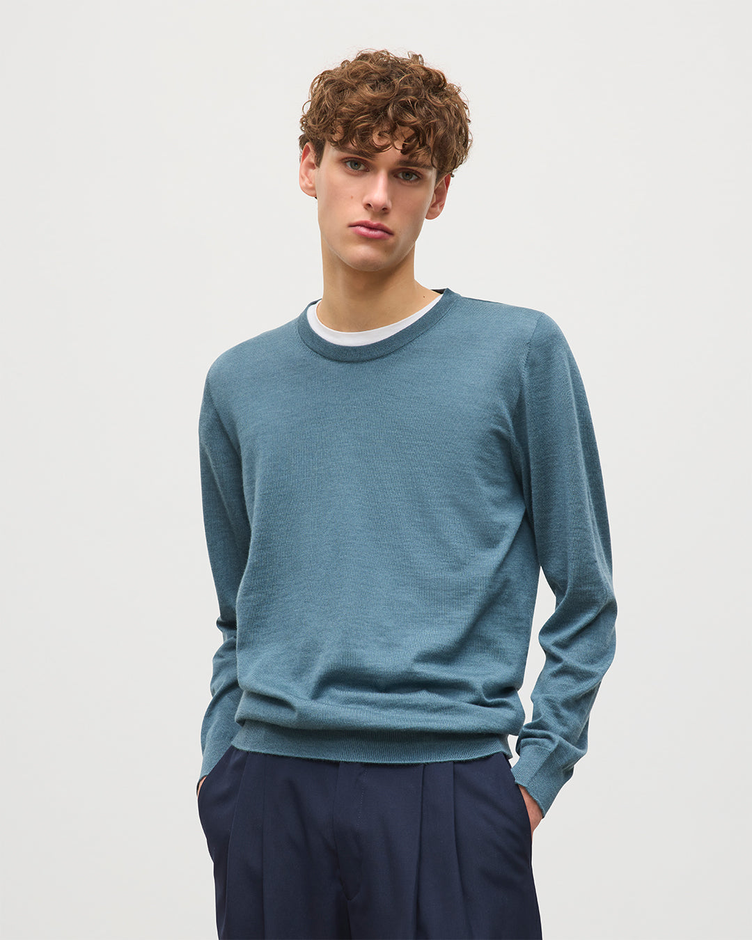 JOHNSTONS OF ELGIN MENS FIN SUPERFINE CREW GREEN 100% SUPERFINE CASHMERE KAI05717SD5242