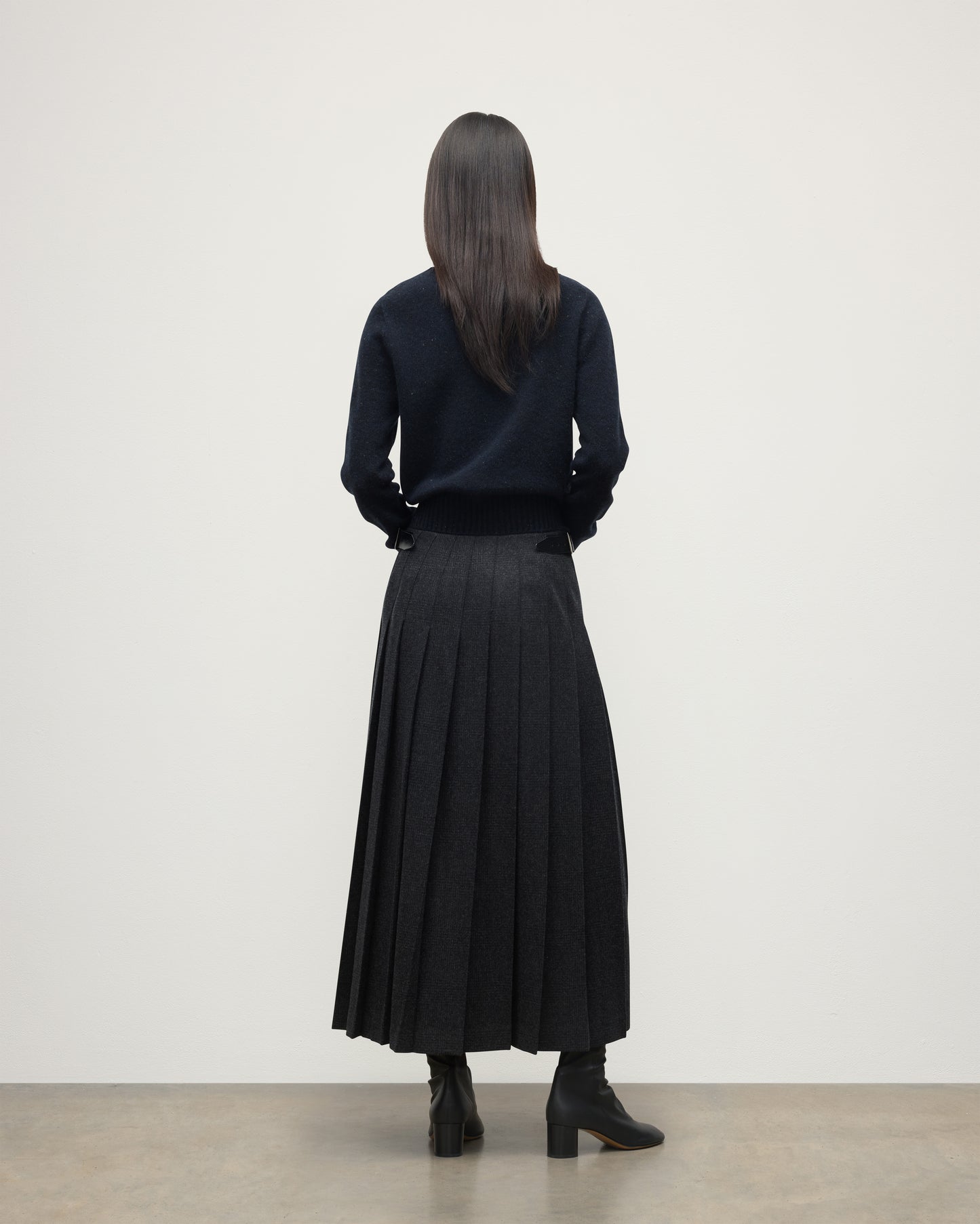 JOHNSTONS OF ELGIN WOMENS CAIRN CREW SWEATER BLUE 100% DONEGAL CASHMERE KAI05719HD7348