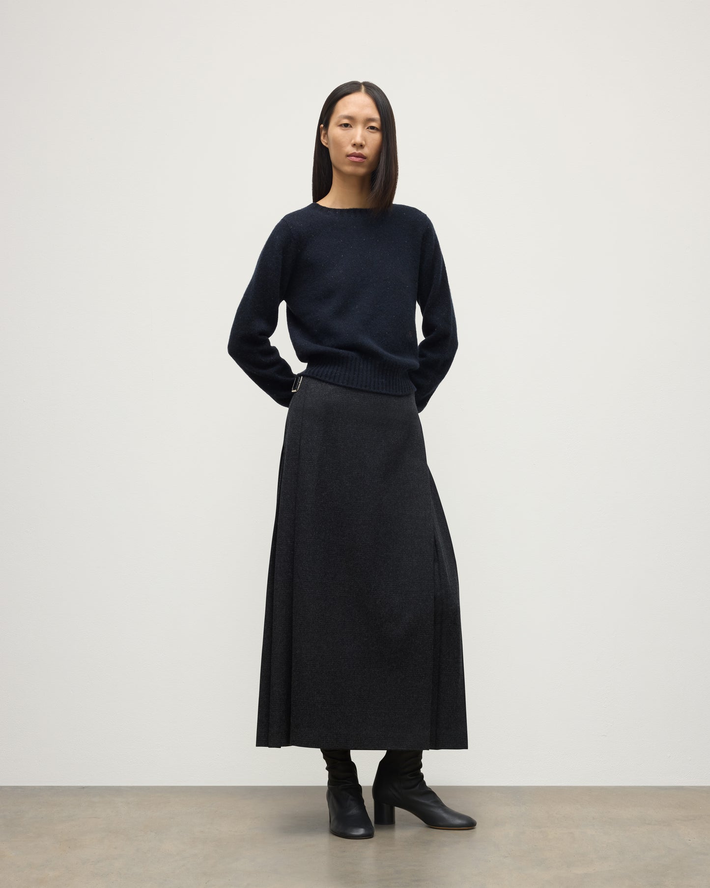 JOHNSTONS OF ELGIN WOMENS CAIRN CREW SWEATER BLUE 100% DONEGAL CASHMERE KAI05719HD7348