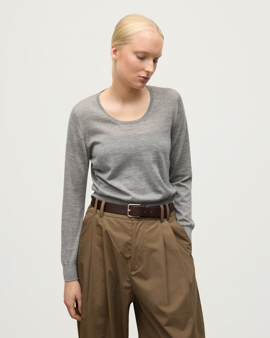 MODEL WEAR JOHNSTONS OF ELGIN WOMENS ELLA SCOOP SWEATER GREY KAI05723HA4253