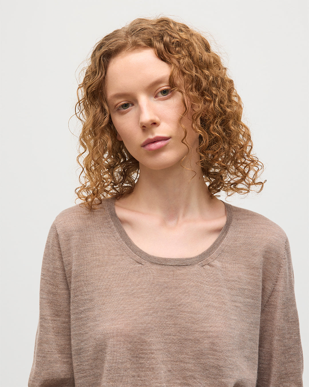 JOHNSTONS OF ELGIN WOMENS ELLA SCOOP SWEATER LIGHT BROWN 100% SUPERFINE CASHMERE KAI05723HB0273