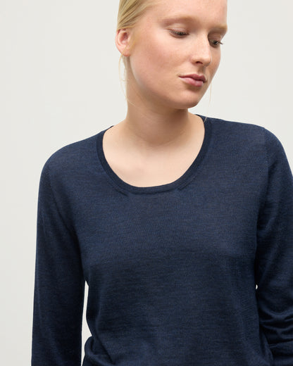 MODEL WEARING JOHNSTONS OF ELGIN WOMENS ELLA SCOOP SWEATER NAVY KAI05723HD7350