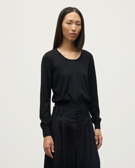 MODEL WEARING JOHNSTONS OF ELGIN WOMENS ELLA SCOOP SWEATER BLACK KAI05723SA7146