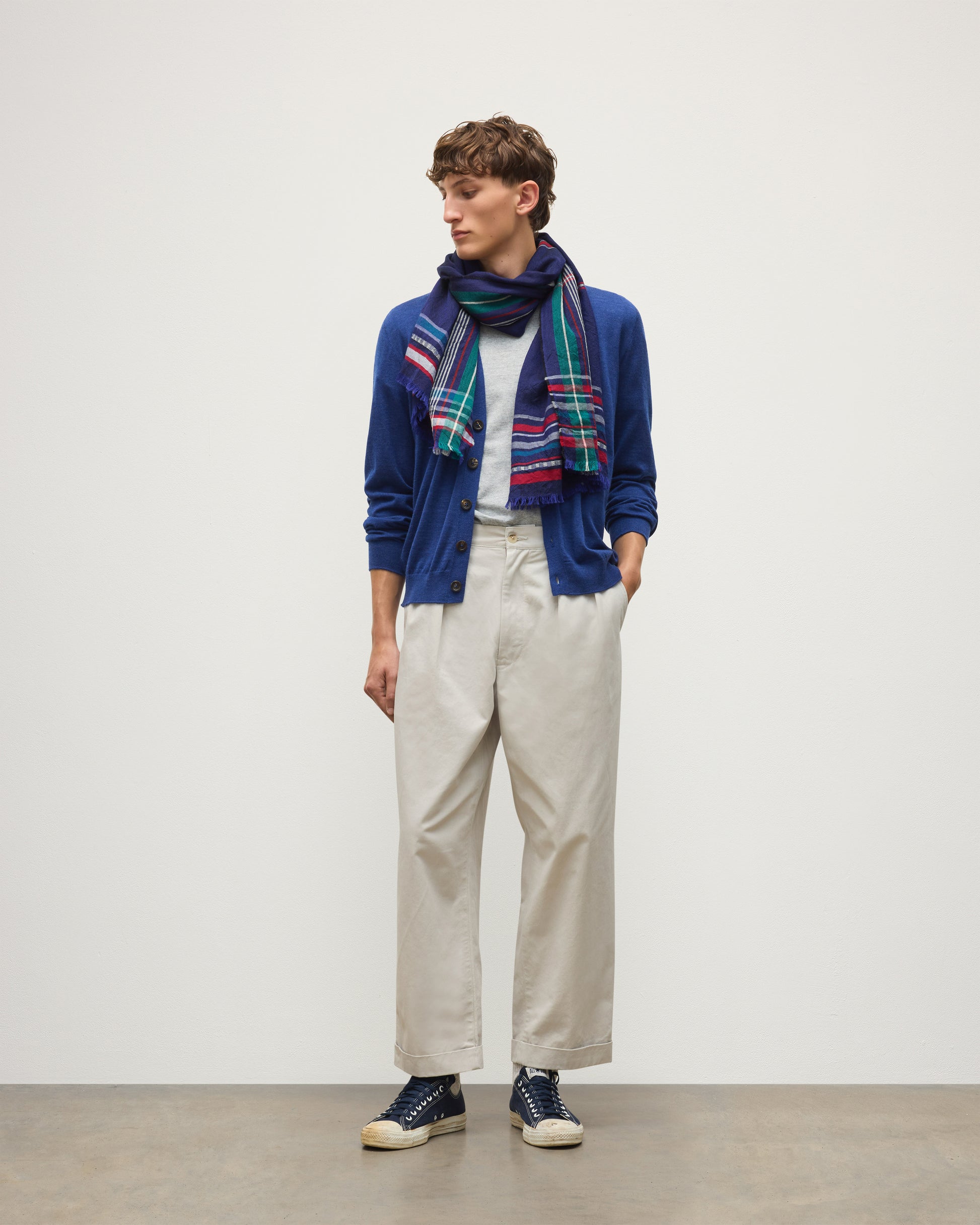 JOHNSTONS OF ELGIN FORSYTH CARDIGAN SUPERFINE CASHMERE VEE NECK CARDIGAN - 3 PLY BLUE 100% CASHMERE WITH HELMINA BLUE SCARF KAI05740HD4509