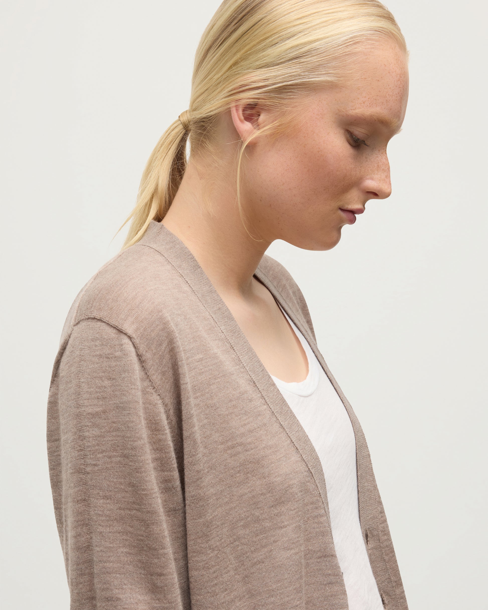 FEMALE MODEL WEARING JOHNSTONS OF ELGIN FORSYTH SUPERFINE VEE NECK CARDIGAN LIGHT BROWN  KAI05740HB0273