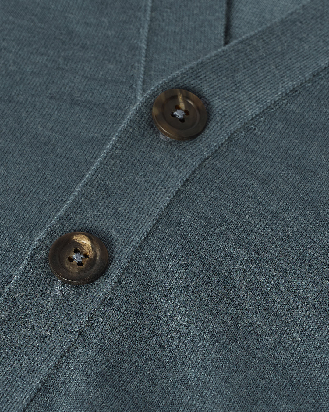 JOHNSTONS OF ELGIN MENS FORSYTH SUPERFINE VEE NECK CARDIGAN GREEN 100% SUPERFINE CASHMERE KAI05740SD5242