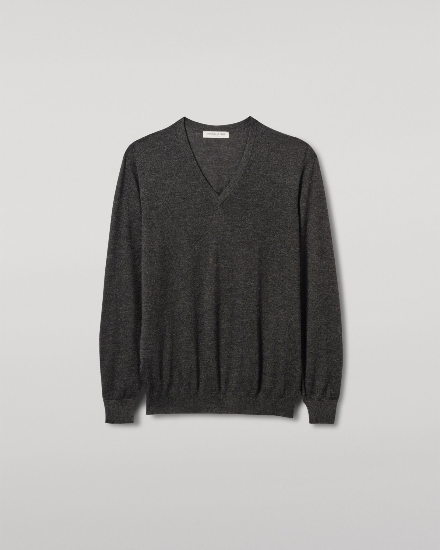 MENS FIN SUPERFINE VEE NECK GREY 100% SUPERFINE CASHMERE BY JOHNSTONS OF ELGIN KAI05744HA7218