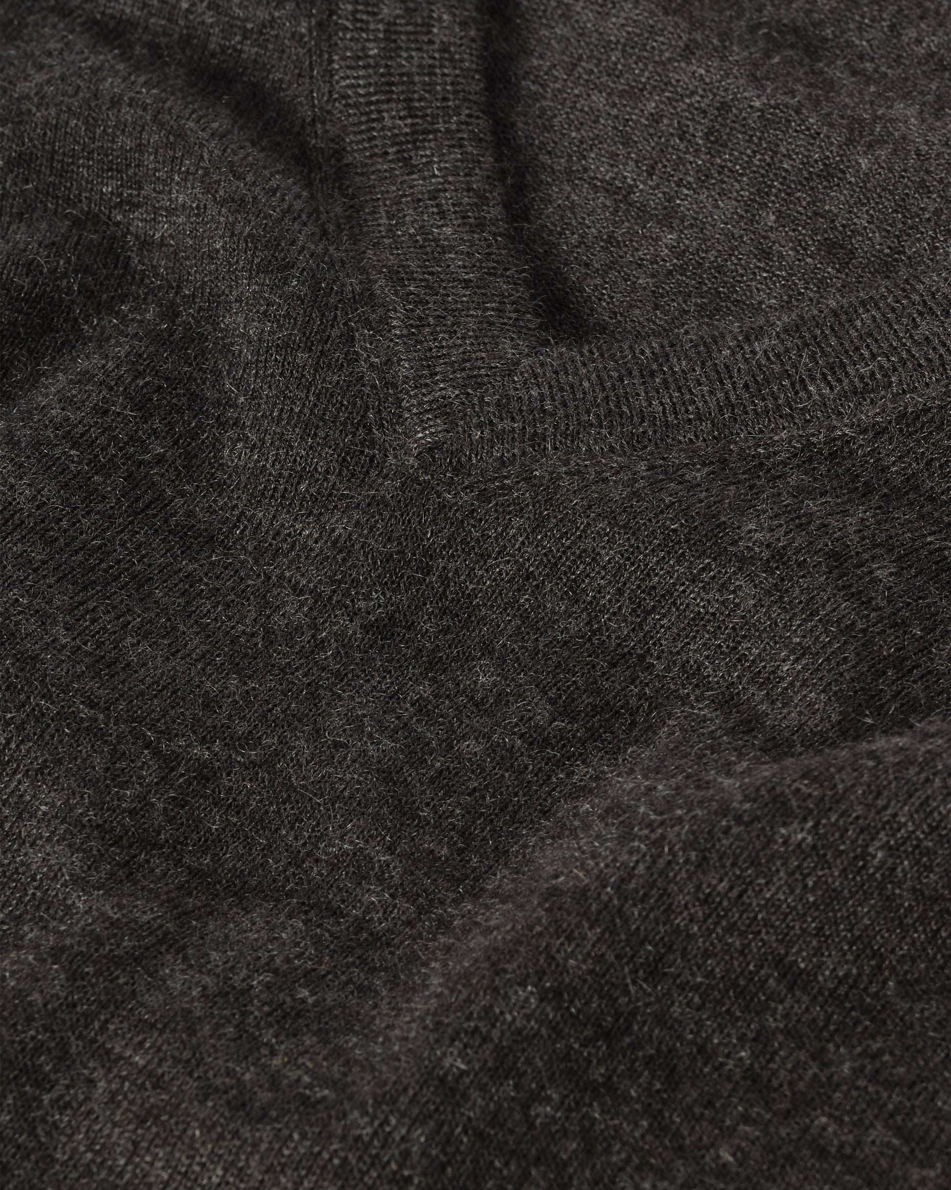 MENS FIN SUPERFINE VEE NECK GREY 100% SUPERFINE CASHMERE BY JOHNSTONS OF ELGIN KAI05744HA7218