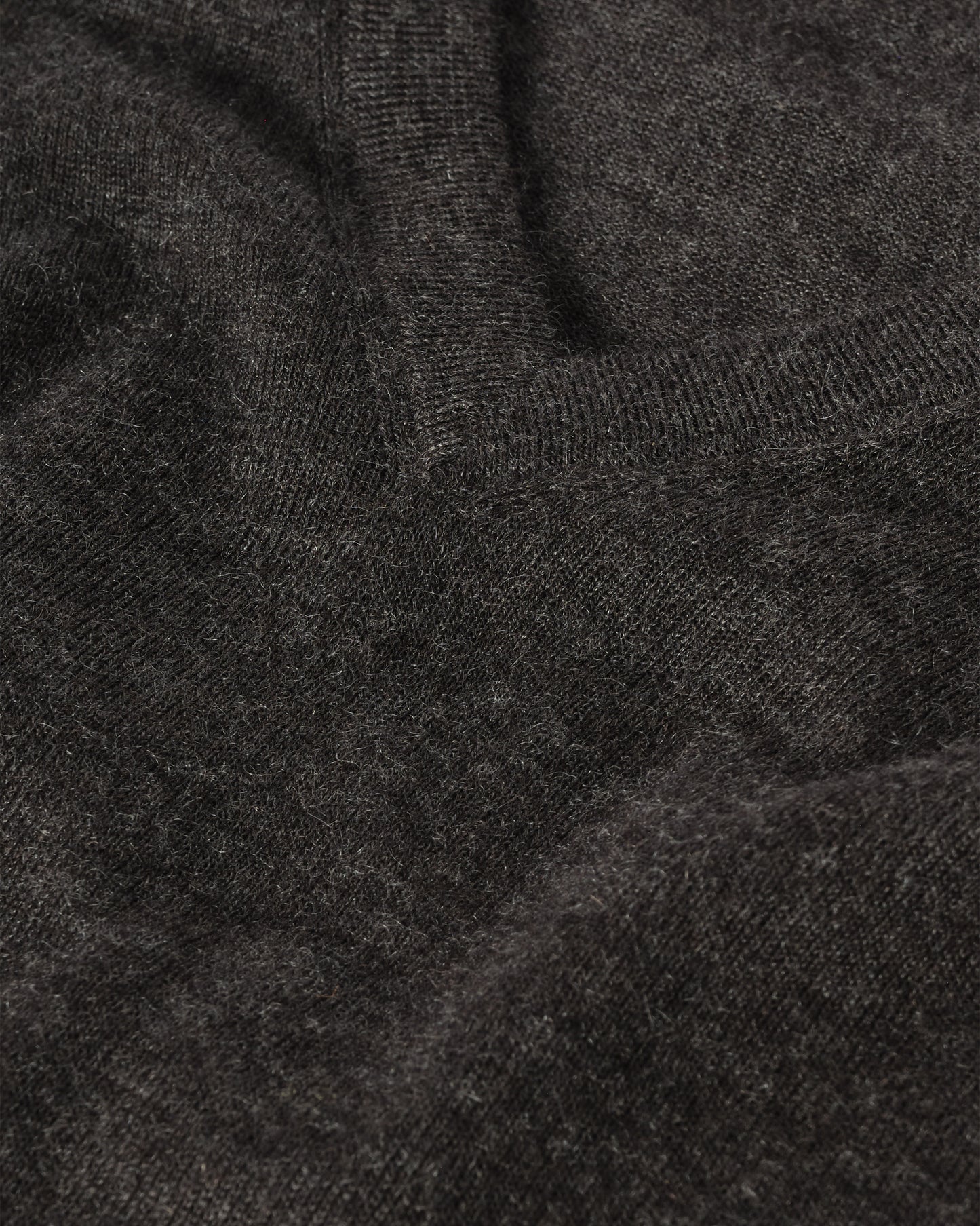 MENS FIN SUPERFINE VEE NECK GREY 100% SUPERFINE CASHMERE BY JOHNSTONS OF ELGIN KAI05744HA7218