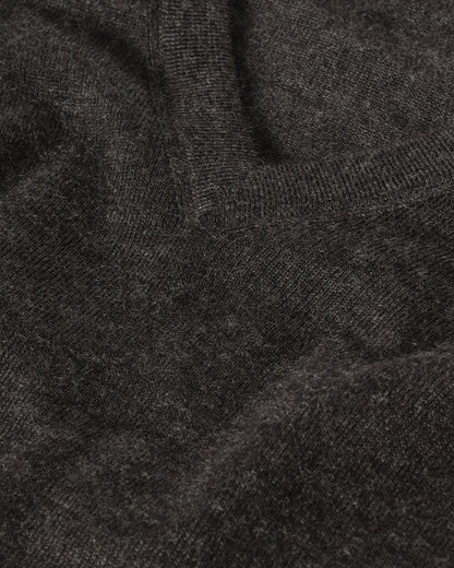 MENS FIN SUPERFINE VEE NECK GREY 100% SUPERFINE CASHMERE BY JOHNSTONS OF ELGIN KAI05744HA7218