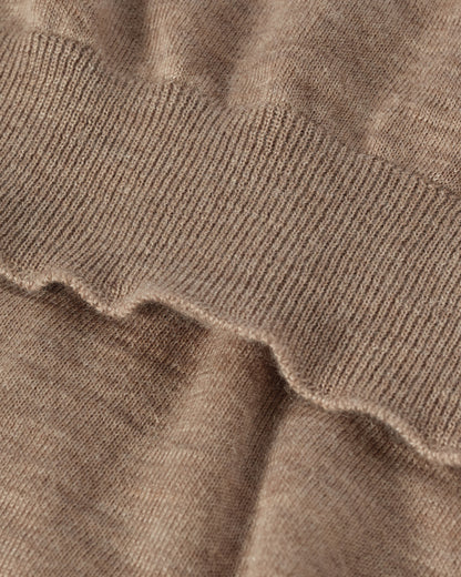 MENS FIN SUPERFINE VEE NECK LIGHT BROWN 100% SUPERFINE CASHMERE BY JOHNSTONS OF ELGIN KAI05744HB0273