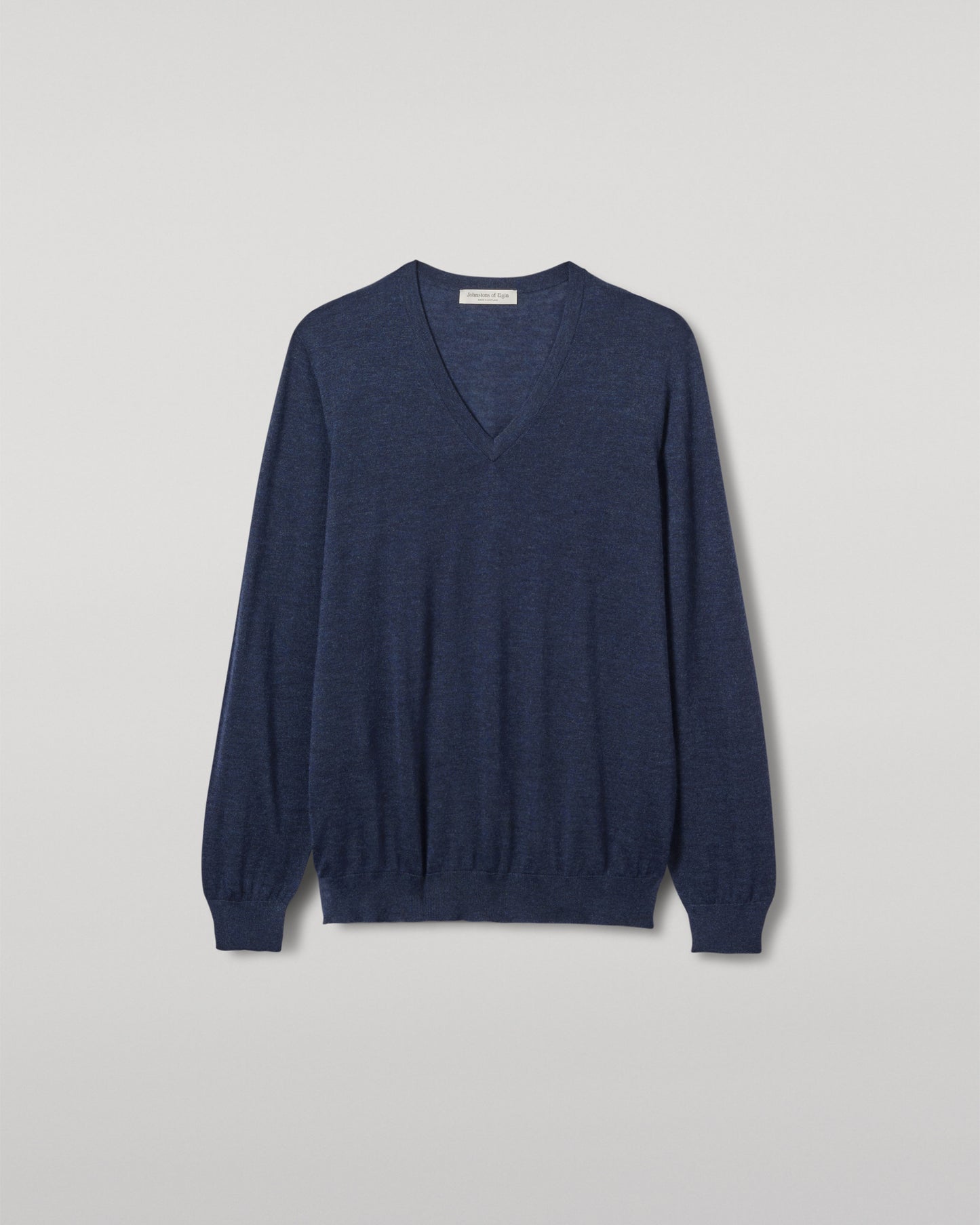 MENS FIN SUPERFINE VEE NECK NAVY 100% SUPERFINE CASHMERE BY JOHNSTONS OF ELGIN KAI05744HD7350