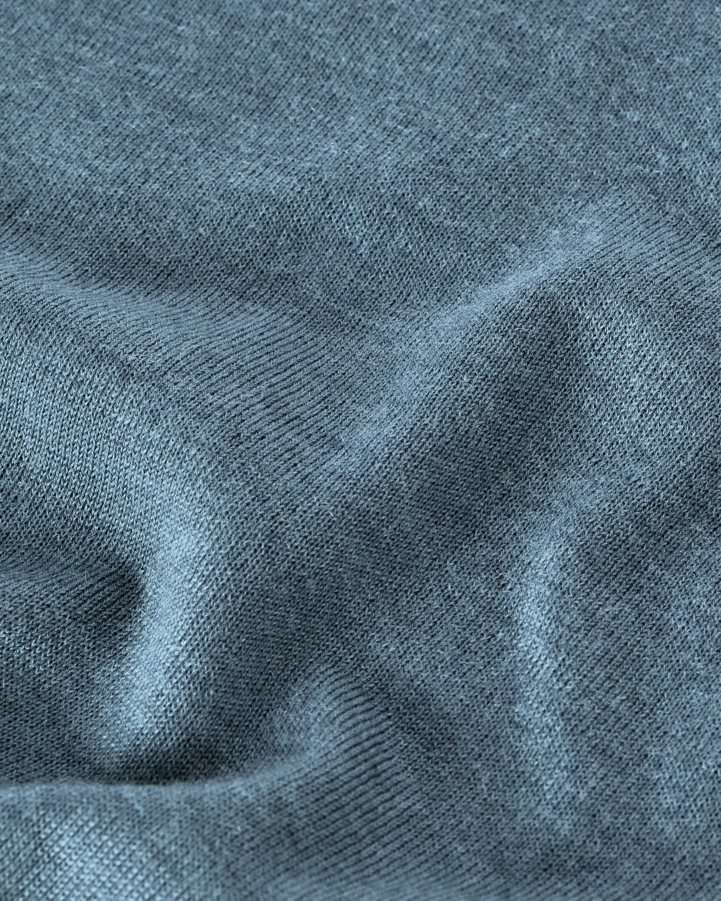 JOHNSTONS OF ELGIN MENS FIN SUPERFINE VEE NECK GREEN 100% SUPERFINE CASHMERE KAI05744SD5242