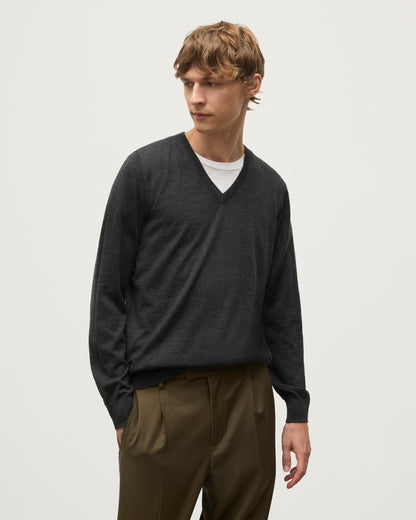  MENS FIN SUPERFINE VEE NECK GREY 100% SUPERFINE CASHMERE BY JOHNSTONS OF ELGIN KAI05744HA7218