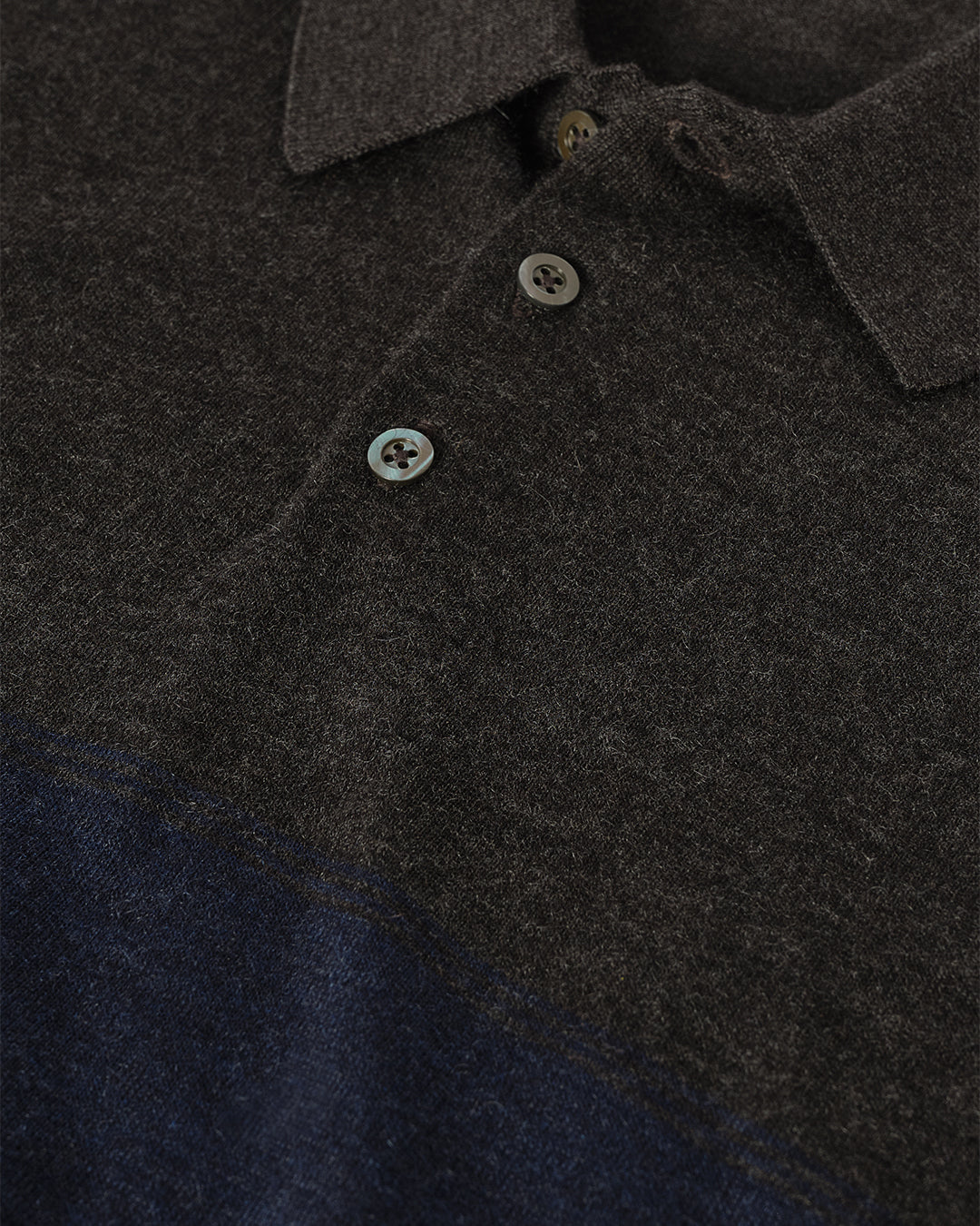 JOHNSTONS OF ELGIN MENS MACK SHORT SLEEVE SUPERFINE POLOSHIRT GREY & NAVY 100% SUPERFINE CASHMERE KAI05745Q25927