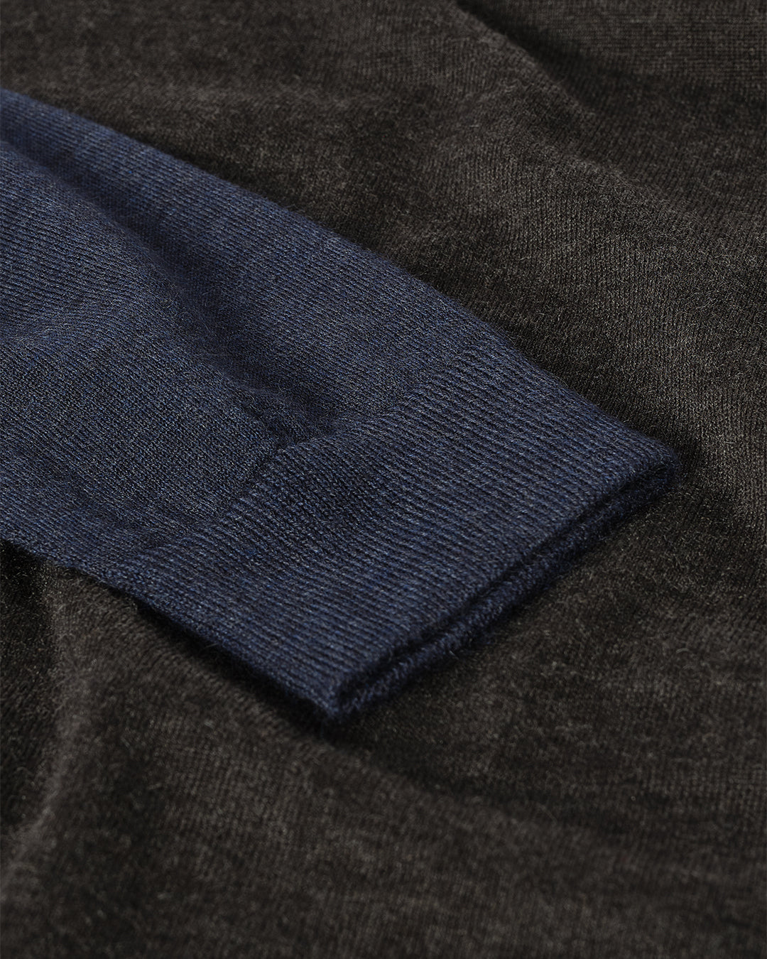 JOHNSTONS OF ELGIN MENS LEITH RINGER SUPERFINE SWEATER GREY & NAVY 100% SUPERFINE CASHMERE KAI05746Q25931