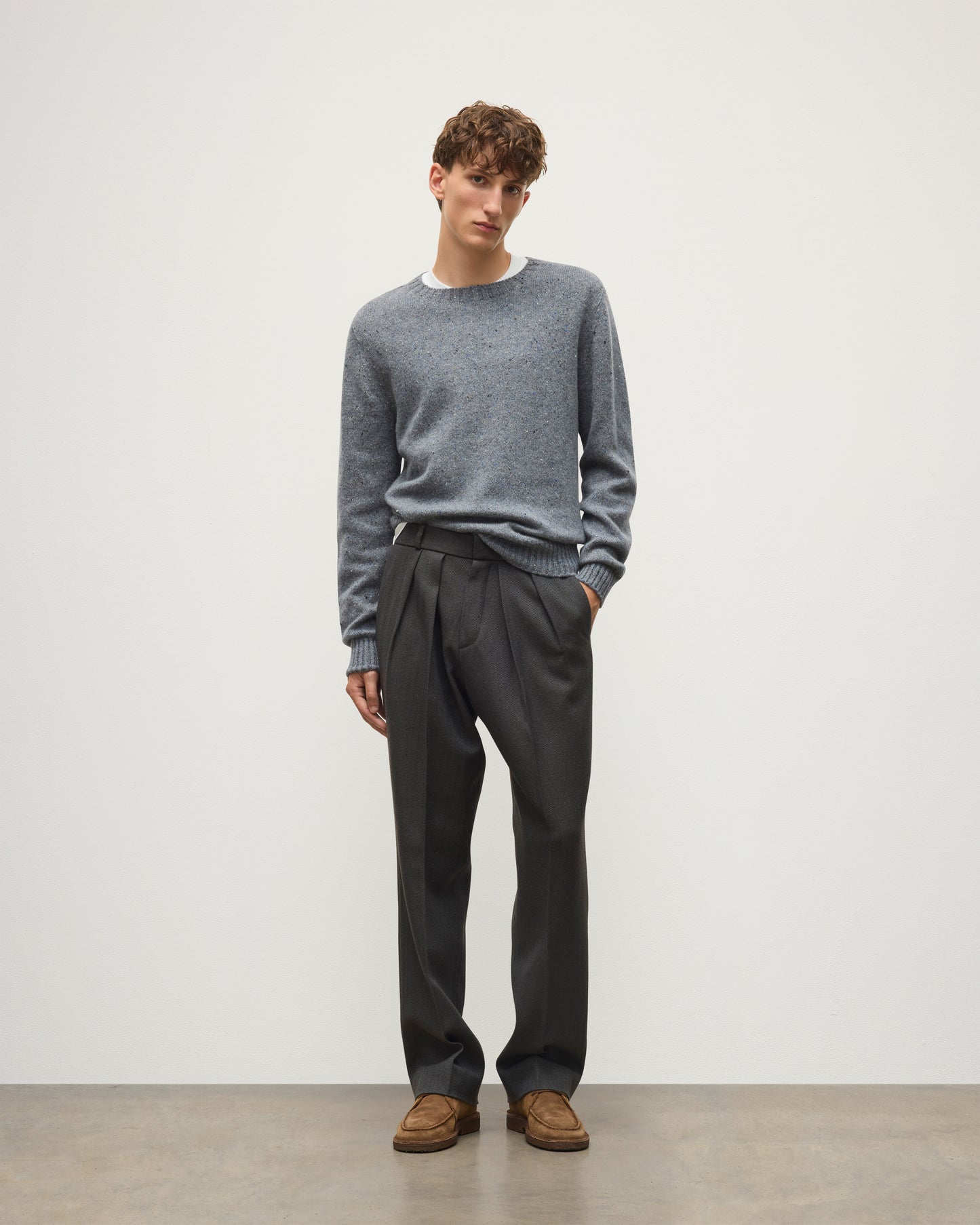 JOHNSTONS OF ELGIN TIREE CREW SWEATER DONEGAL CASHMERE CREW SWEATER GREY 100% CASHMERE KAI05755HA4270
