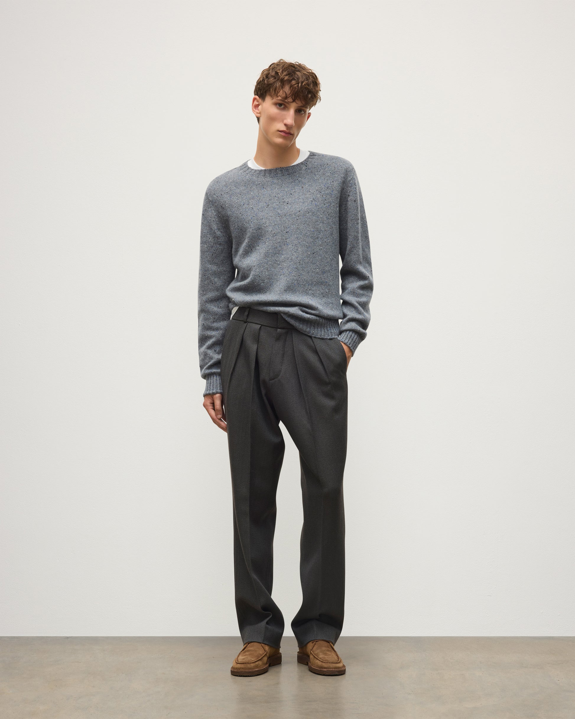 JOHNSTONS OF ELGIN TIREE CREW SWEATER DONEGAL CASHMERE CREW SWEATER GREY 100% CASHMERE KAI05755HA4270