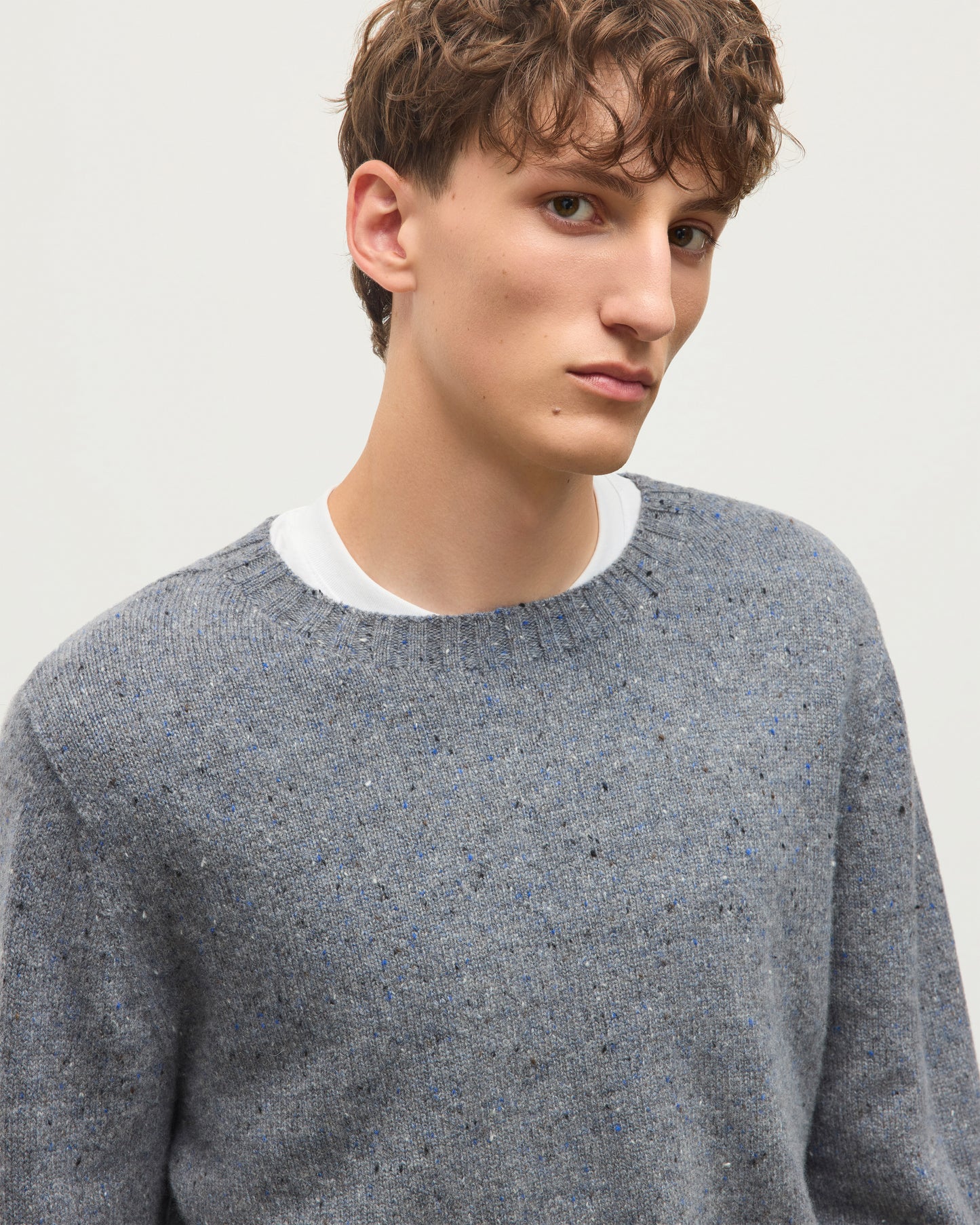 JOHNSTONS OF ELGIN TIREE CREW SWEATER DONEGAL CASHMERE CREW SWEATER GREY 100% CASHMERE KAI05755HA4270