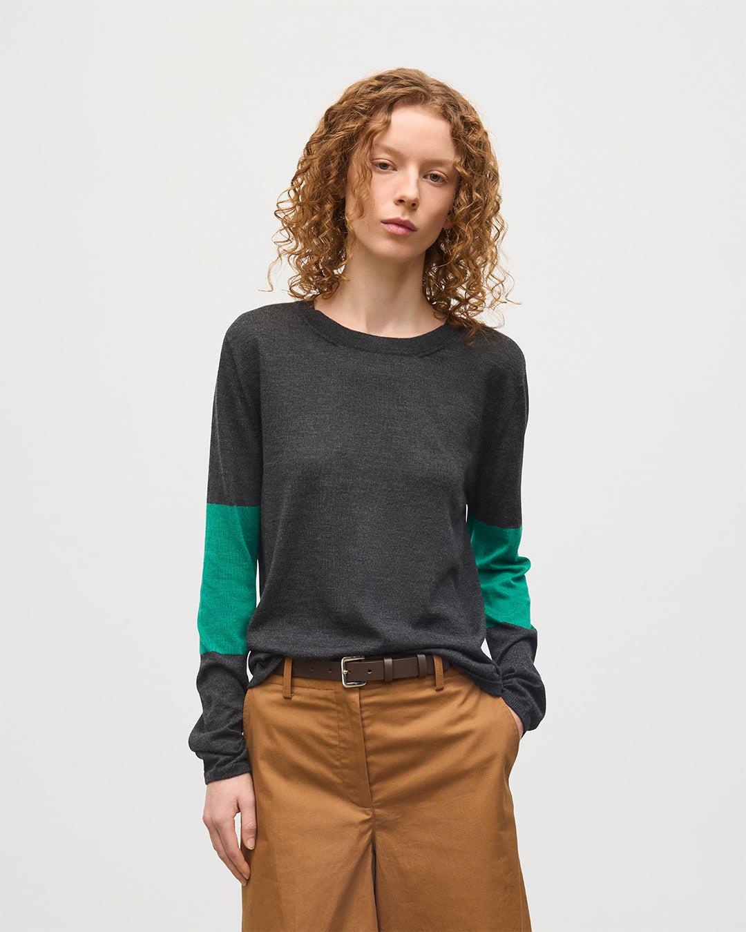 JOHNSTONS OF ELGIN WOMENS EUNA T-SHIRT GREY & GREEN 100% SUPERFINE CASHMERE KAI05761Q25957