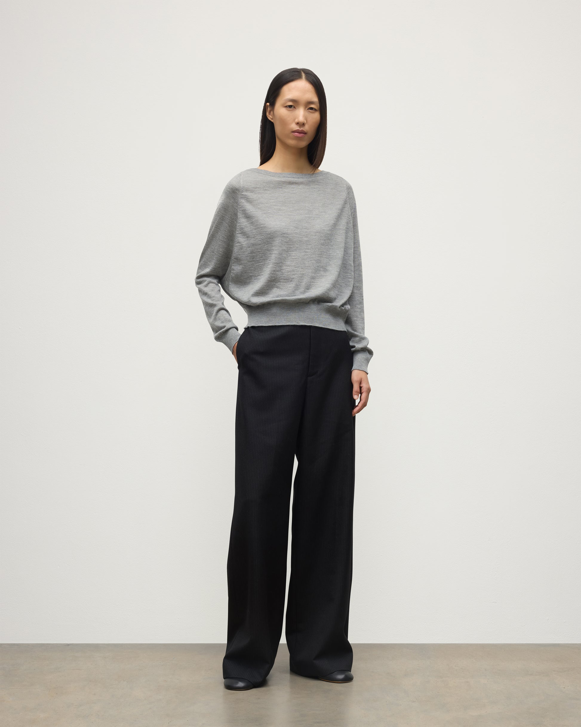 MODEL WEARS JOHNSTONS OF ELGIN WOMENS FINOLA SWEATER GREY KAI05789HA4253