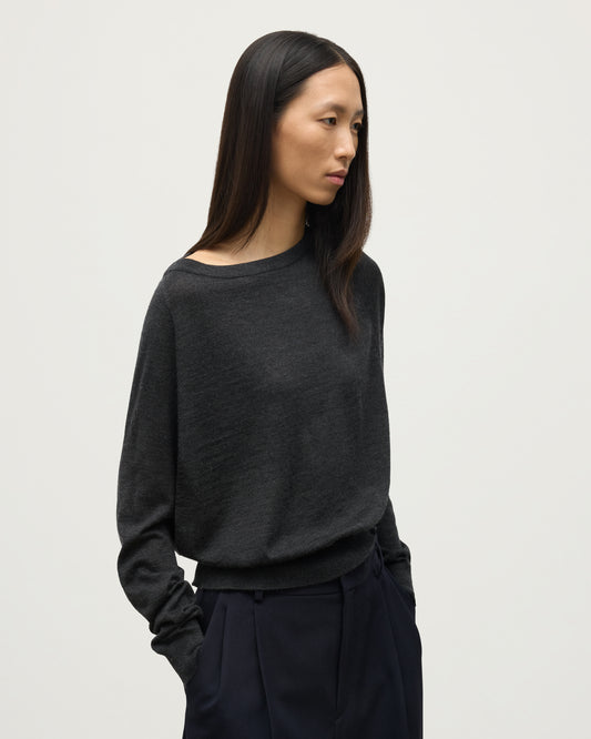 MODEL WEARING JOHNSTONS OF ELGIN WOMENS FINOLA SWEATER GREY 100% SUPERFINE CASHMERE KAI05789HA7218