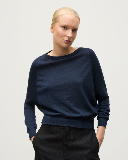 MODEL WEARS JOHNSTONS OF ELGIN WOMENS FINOLA SWEATER NAVY 100% SUPERFINE CASHMERE KAI05789HD7350