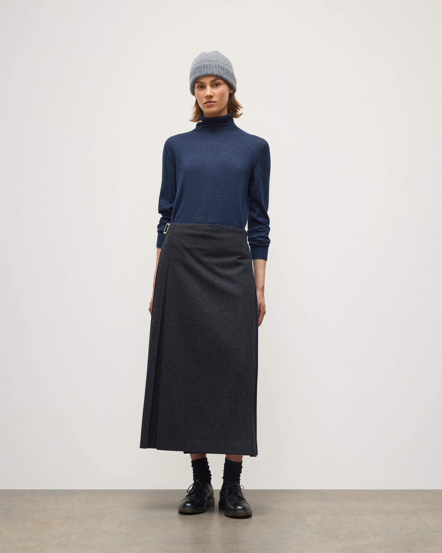 JOHNSTONS OF ELGIN BEATRICE FUNNEL SWEATER SUPERFINE CASHMERE FUNNEL NECK SWEATER WITH LINKS STITCH DETAIL - 3 PLY NAVY 100% CASHMERE KAI05951HD7350