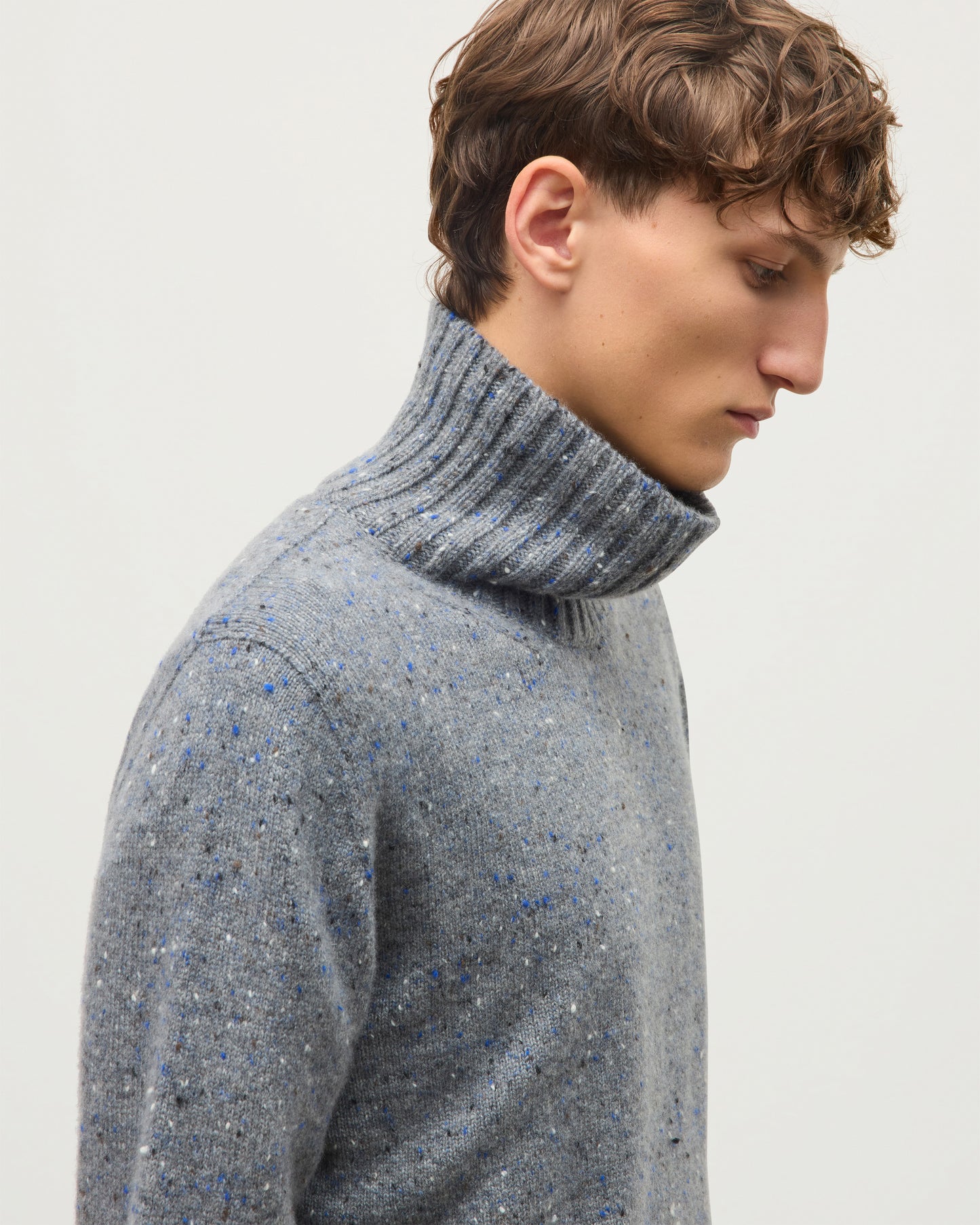 JOHNSTONS OF ELGIN MACKINTOSH ROLL NECK SWEATER DONEGAL CASHMERE ROLL NECK SWEATER GREY 100% CASHMERE KAI05957HA4270