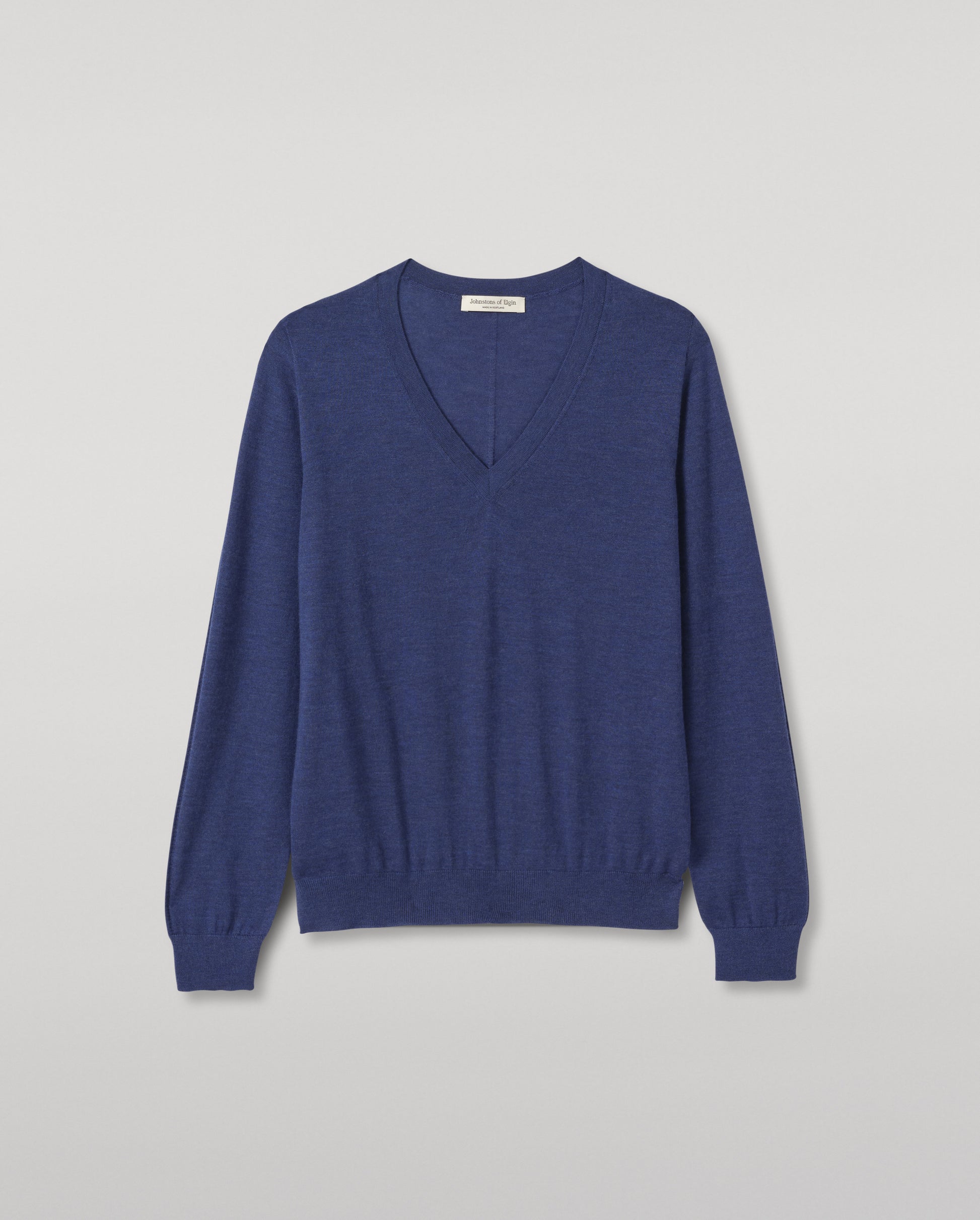 JOHNSTONS OF ELGIN BEATRICE VEE SWEATER SUPERFINE CASHMERE VEE NECK SWEATER WITH LINKS STITCH DETAIL - 3 PLY BLUE 100% CASHMERE KAI05972HD4509
