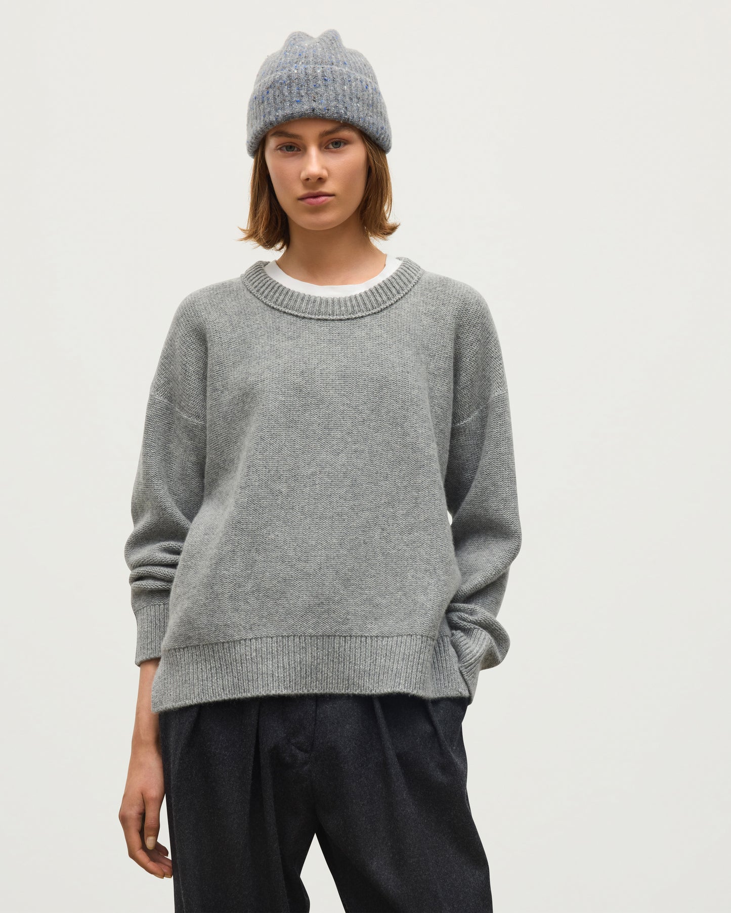 JOHNSTONS OF ELGIN MAGGIE CREW SWEATER CASHMERE REVERSE STITCH ROUND NECK SWEATER - 8 PLY GREY 100% CASHMERE KAI05990HA0400