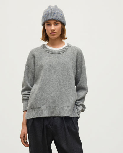 JOHNSTONS OF ELGIN MAGGIE CREW SWEATER CASHMERE REVERSE STITCH ROUND NECK SWEATER - 8 PLY GREY 100% CASHMERE KAI05990HA0400