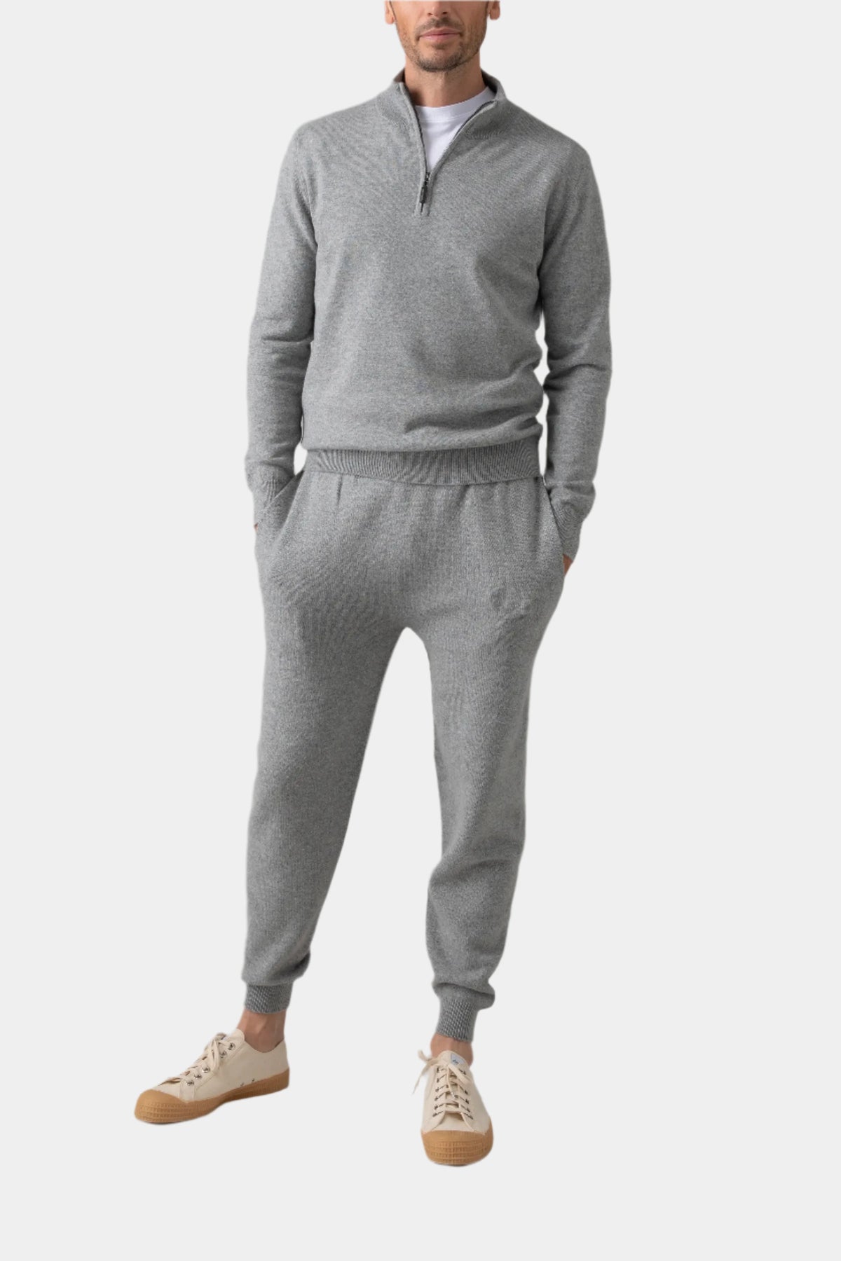 Johnstons of Elgin Men's Cashmere Joggers in Light Grey KBI04794HA0200