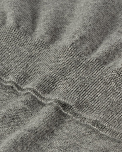 JOHNSTONS OF ELGIN MENS LENNOX SLEEVELESS CREW GREY 100% CASHMERE KAP05243HA0400