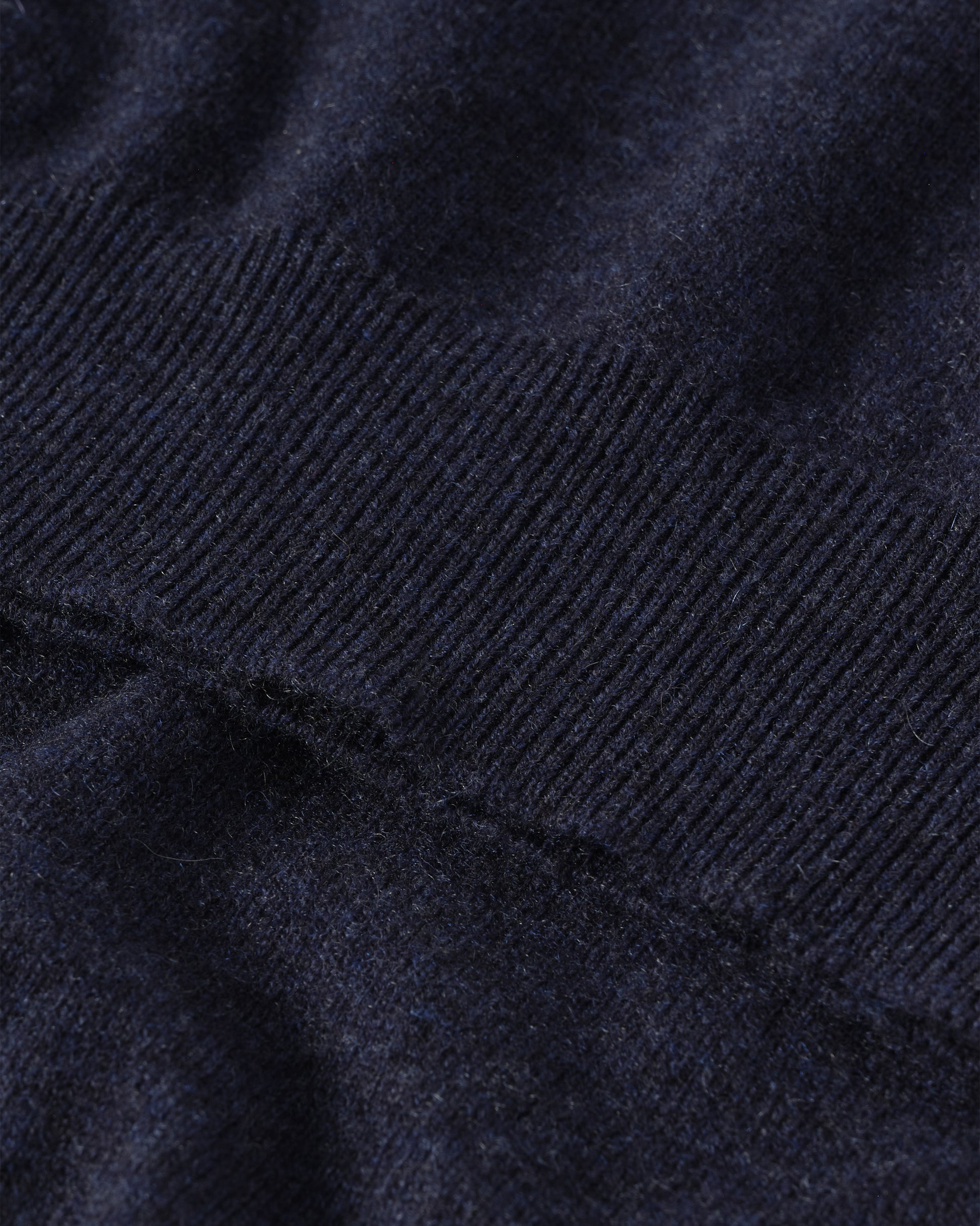 JOHNSTONS OF ELGIN MENS LENNOX SLEEVELESS CREW NAVY 100% CASHMERE KAP05243HD7350