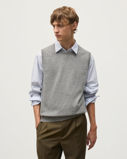 MODEL WEARS JOHNSTONS OF ELGIN MENS LENNOX SLEEVELESS CREW GREY 100% CASHMERE KAP05243HA0400