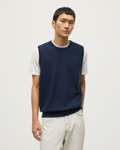 MODEL WEARS JOHNSTONS OF ELGIN MENS LENNOX SLEEVELESS CREW NAVY 100% CASHMERE KAP05243HD7350