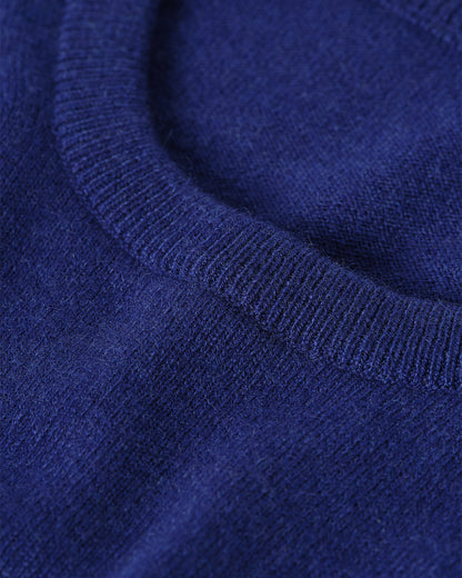 MENS LENNOX SLEEVELESS CREW BLUE 100% CASHMERE, BY JOHNSTONS OF ELGIN KAP05243SD5326