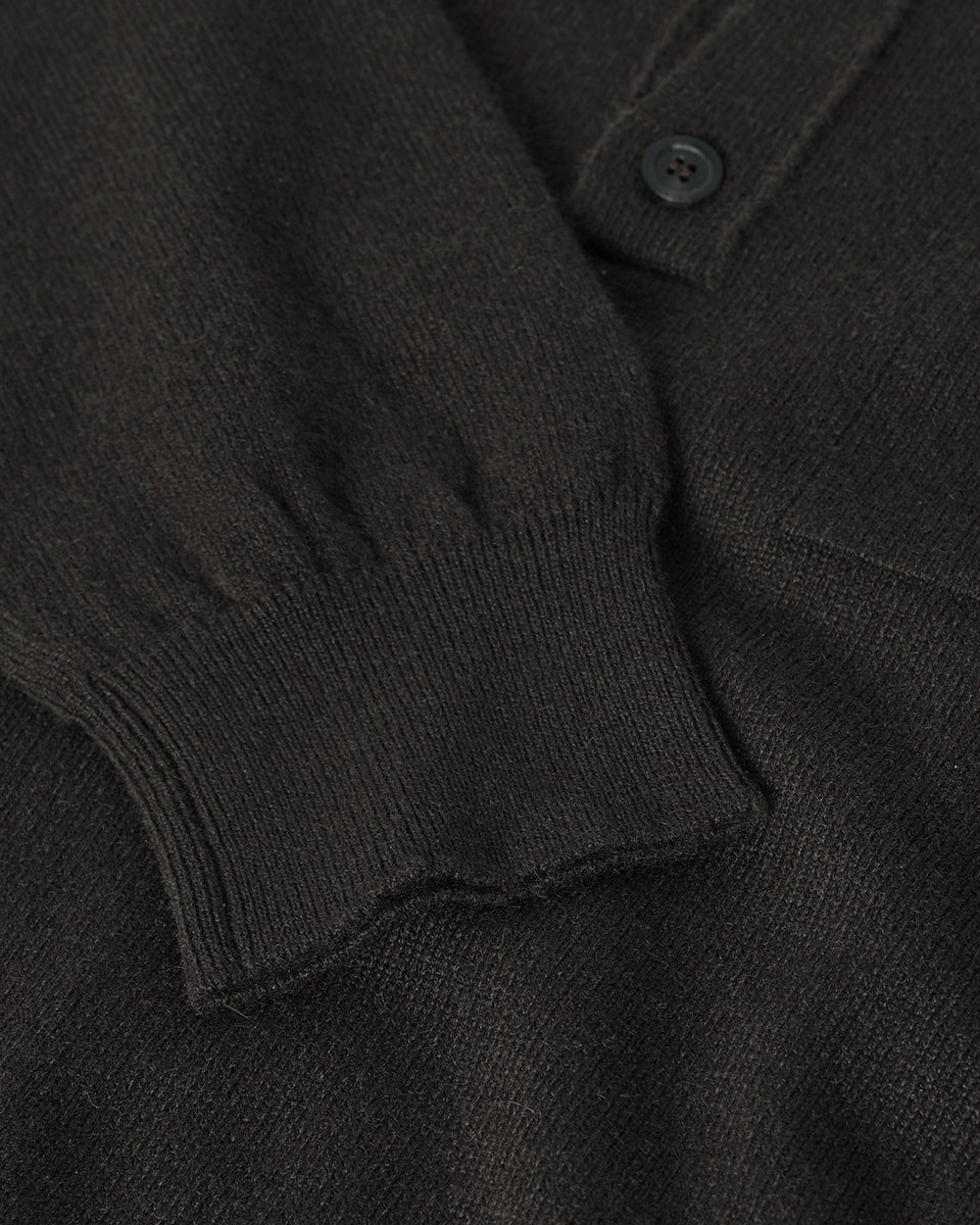 Johnstons of Elgin AW25 Men's Knitwear Iron Cashmere Long Sleeve Grey Poloshirt worn by model details view KAP05268Q25357