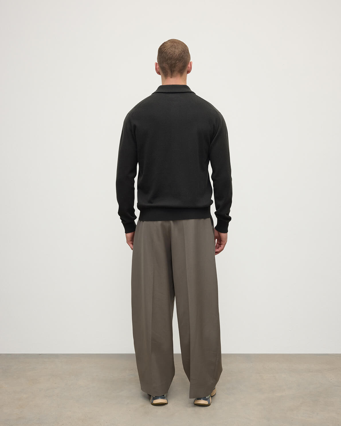 Johnstons of Elgin AW25 Men's Knitwear Iron Cashmere Long Sleeve Grey Poloshirt worn by model back view KAP05268Q25357