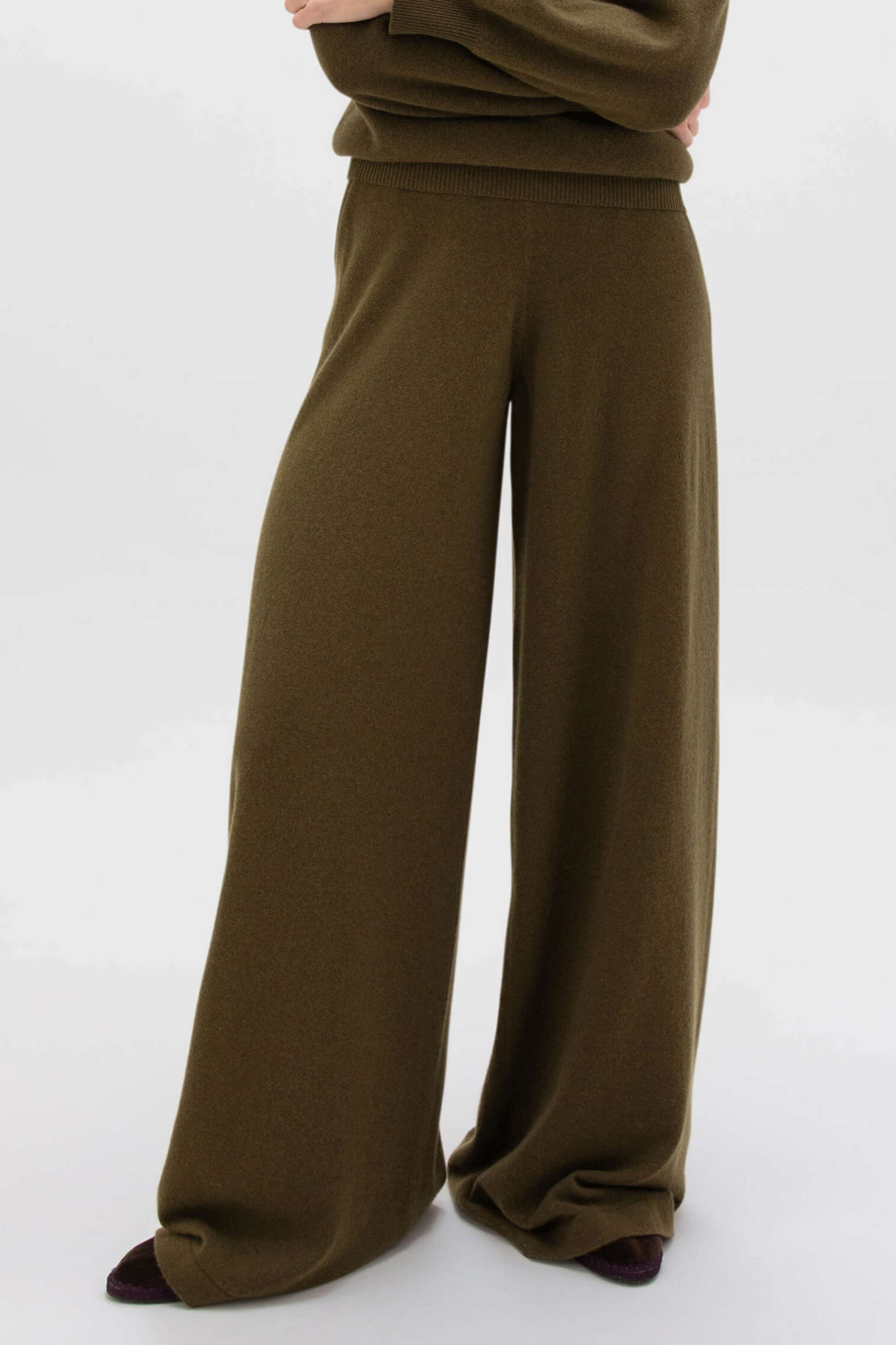 Johnstons of Elgin AW24 Women's Knitwear Olive Oversize Slouch Cashmere Trousers KBP00957SC4596