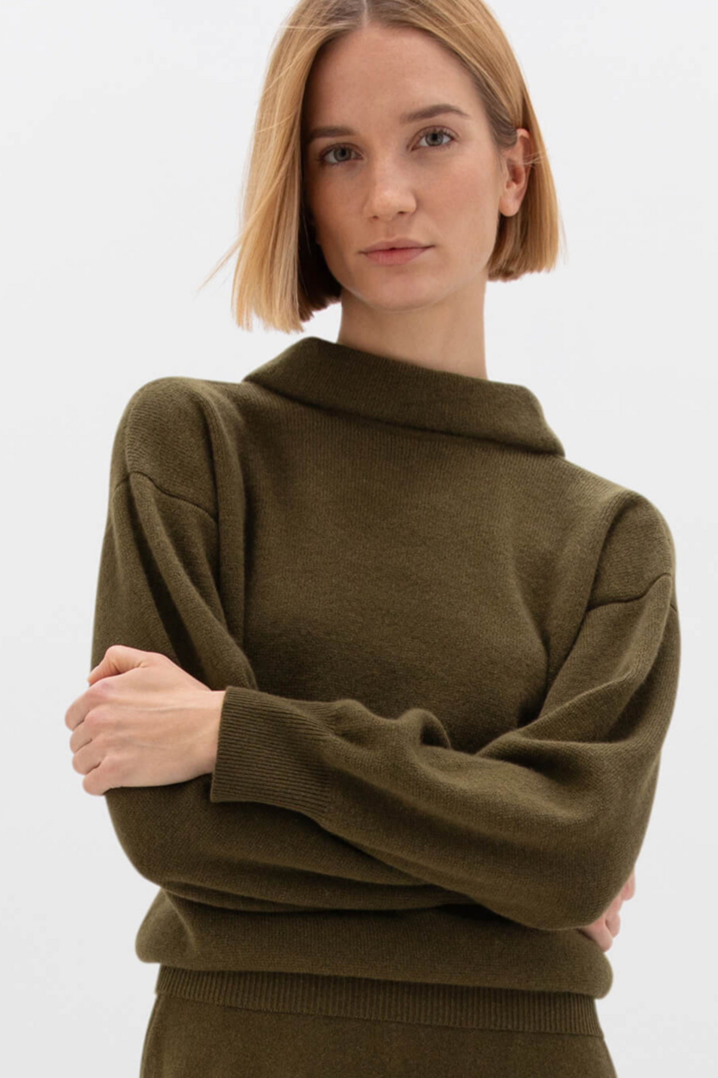 Johnstons of Elgin AW24 Women's Knitwear Olive Reversible Cashmere Milano Stitch Collar Sweater KAP05276SC4573