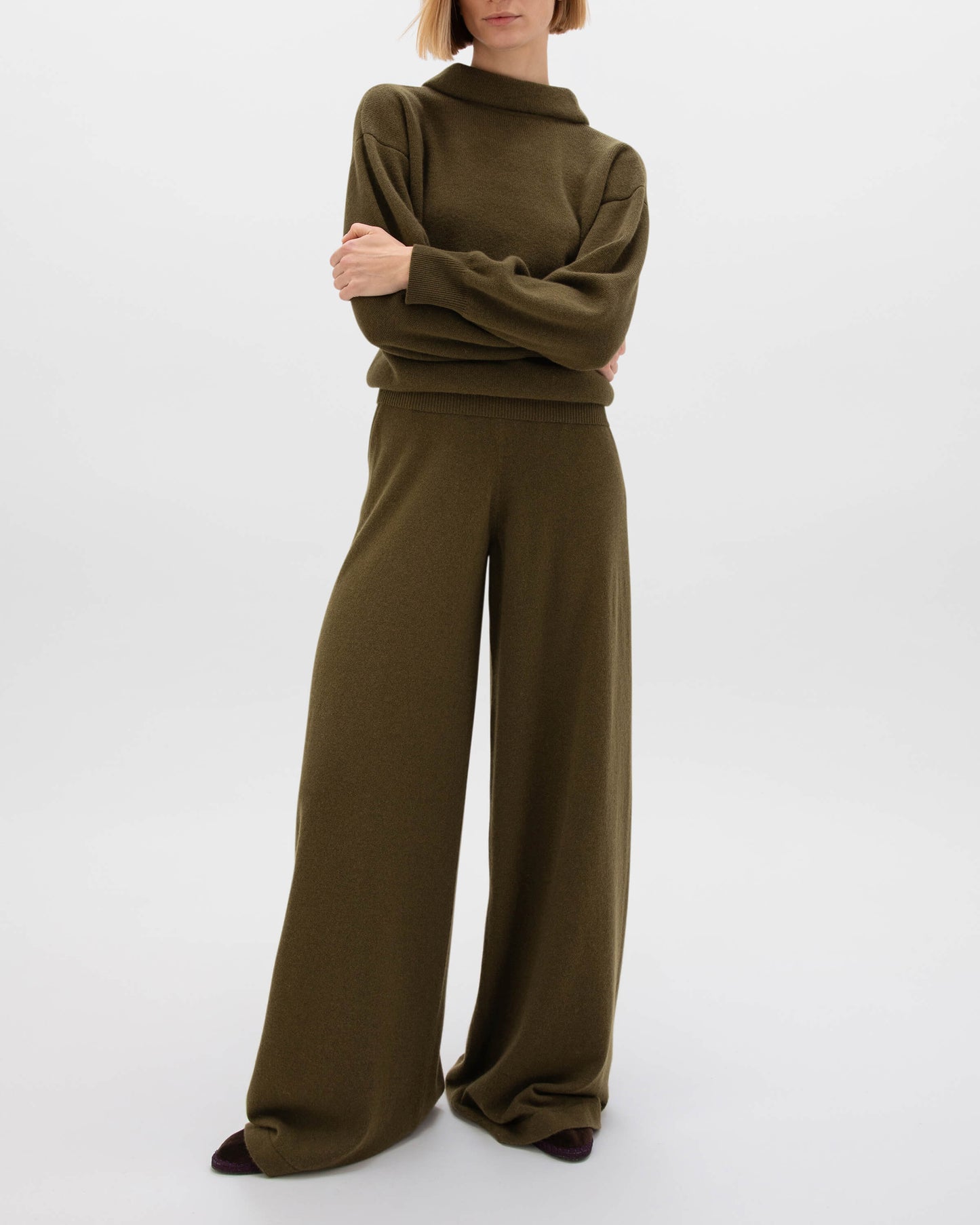 Johnstons of Elgin AW24 Women's Knitwear Olive Oversize Slouch Cashmere Trousers KBP00957SC4596