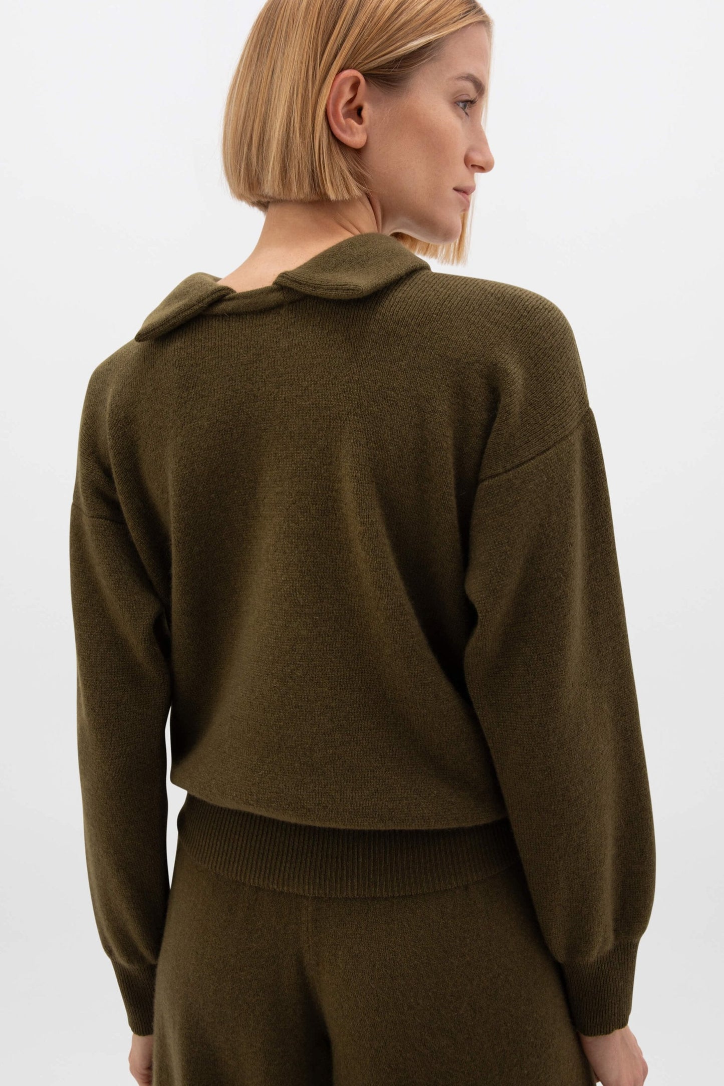 Johnstons of Elgin AW24 Women's Knitwear Olive Reversible Cashmere Milano Stitch Collar Sweater KAP05276SC4573