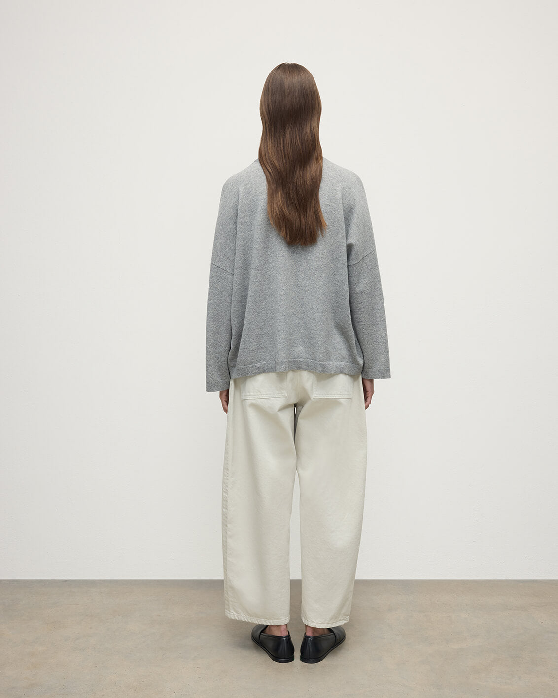 Johnstons of Elgin AW25 Women's Knitwear Light Grey Slouch Cashmere Sweater KAP05315HA0308